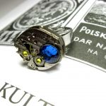 Pierścionek z Niebieskim i Żółtymi  kryształkami Swarovskiego w stylu SteamPunk - SteamPunkArt - 