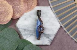 Miedziany wisiorek wire wrapping z chalcedonem #538
