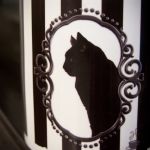 Kubek z czarnym kotem, retro, gothic - Kot znajduje się po obu stronach