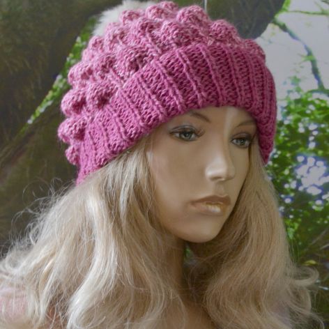 Czapka bąblowa  w kolorze ciemny różowy