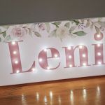 Obraz LED z imieniem, pastelowe kwiaty, róże - Zasilany bateriami AA