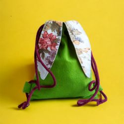 Filcowy mini plecak królik z uszami w kwiaty
