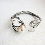 Bransoletka biżuteria autorska, wkładana, sztywna - 3 naturalne perły