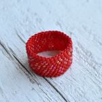Pierścionek koralikowy czerwony - pierścionek będzie wspaniałym prezentem