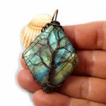 Wisior z labradorytem drzewko szczęścia, - labradoryt i miedź