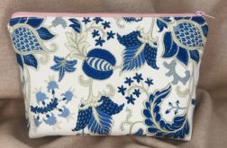 Kosmetyczka materiałowa solidna, stylowa ,praktyczna.