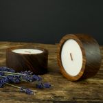Świeca sojowa w drewnie egzotycznym zero waste - 
