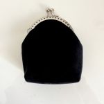 Portmonetka damska welurowa Maki z haftem ręcznym, saszetka mała - widok z tyłu