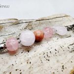 Breloczek do kluczy z kamieni naturalnych róż - 