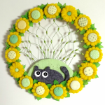 Kotek szaraczek wśród kwiatów - dekoracja ścienna - 