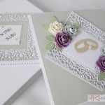 Kartka W DNIU ŚLUBU z pastelowymi różami - Szaro-biała kartka ślubna w pudełku