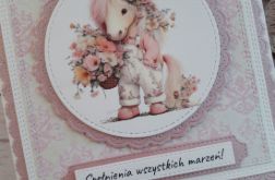 Kartka urodzinowa z uroczym konikiem w ogrodniczkach