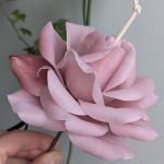 Świeca kwiat róży lepiona z wosku pszczelego - 