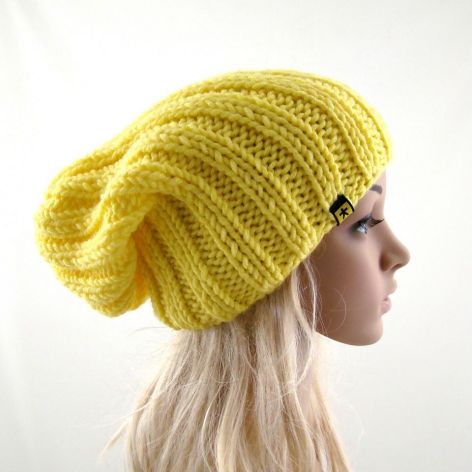 żółta damska czapka
