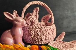 Ręcznie robiony koszyczek w zestawie z podkładkami z uszami królika