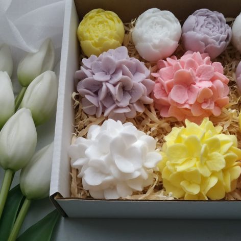 Box kwiatowy z mydełek 