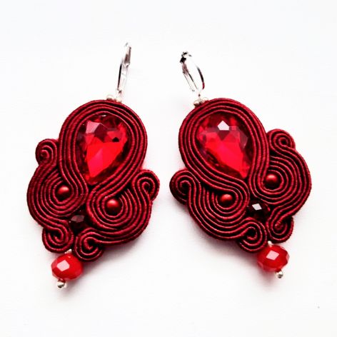 Bordo kolczyki sutasz