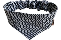 Bandana dla psa na gumce rozmiar XS (24-30) Czarno-biały zygzak