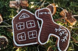Dwa szydełkowe pierniczki - ozdoby choinkowe