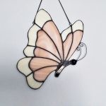 Zawieszka Zaczarowany Motyl Tiffany - przykład pracy na zamówienie w kolorze łososiowym