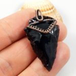 Smocze szkło miedziany wisior z obsydianem - amulet z obsydianem