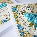 Kartka ROCZNICA ŚLUBU z niebieskimi różami - Beżowo-niebieska kartka na rocznicę ślubu w pudełku
