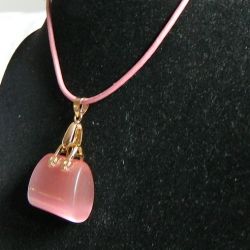Różowy kwarc "kocie oko" - wisiorek torebka na rzemyku