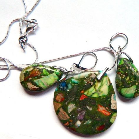 Zielony jaspis cesarski z pirytem, wisiorek, kolczyki, łańcuszek - zestaw biżuterii