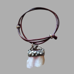 Surowy Amulet Spokoju z Kunzytu – Styl RAW - Naszyjnik z kunzytu na regulowanym rzemieniu