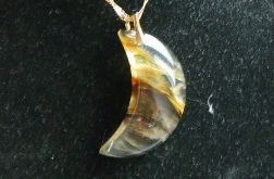 Kamień Wenus, wisiorek z księżycem na łańcuszku