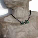 Graniasta zieleń - naszyjnik awenturyn na skórze