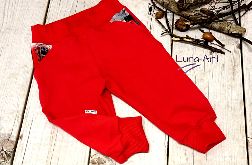 Spodnie z kieszeniami czerwone r.152