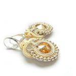 Kolczyki sutasz soutache Swarovski Rivoli Golden Shadow. Beż, ecru i srebro. Srebrne bigle angielskie 925. - 