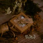 SOJOWA TABLICZKA DO SZAFY O ODPRĘŻAJĄCYM ZAPACHU  - sojowa tabliczka do szafy lawenda cedr sosna