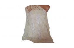 chusta w odcieniu kremowym