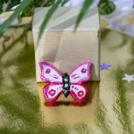 Przypinka motylek różowy - Motylek
