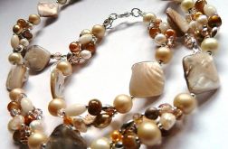 Kremowy zestaw z perłami, piękna biżuteria