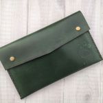 Skórzane etui na książeczkę zdrowia zwierzaka - etui na pise i kocie dokumenty zielone