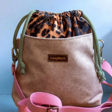 Brązowo-beżowa listonoszka z kominem w panterkę