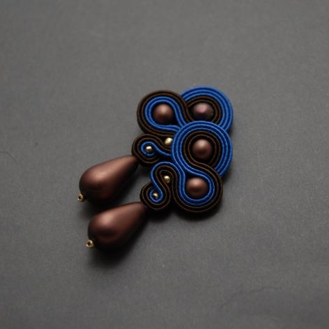 brązowo-kobaltowe kolczyki lub klipsy sutasz