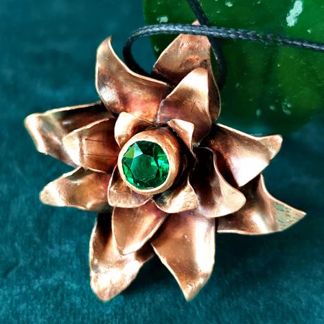 Wisior Szmaragdowy rozkwit