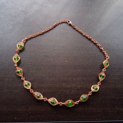 Miedziany naszyjnik z kryształkami (zielony)