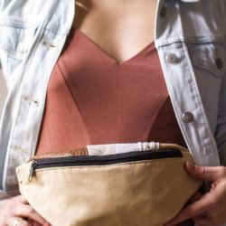 Duża beżowa nerka damska z klapą patchwork