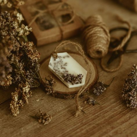 SOJOWA TABLICZKA DO SZAFY O ZAPACHU LAWENDY I PACZULI 