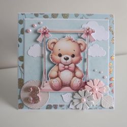 KArtka na urodziny dla dziewczynki z misiem i kwiatuszkami