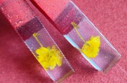 Klasyczne kolczyki z żółtymi kwiatami