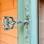 Ręcznie malowana witryna narożna, unikat, zielononiebieski turkus - 