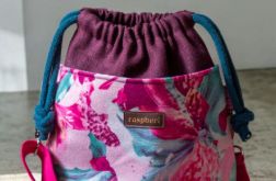 Burgundowo-różowa listonoszka z kominem w kwiaty