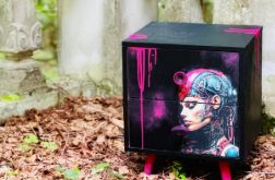 Czarna szafka z dwoma szufladami, oryginalny motyw, cybergoth