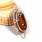 Bursztyn, Srebrny wisior z bursztynem żółty - wire wrapped srebrny wisiorek